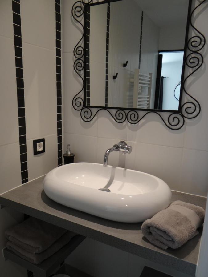 Les Marguerites Bed & Breakfast Champdolent Exterior photo